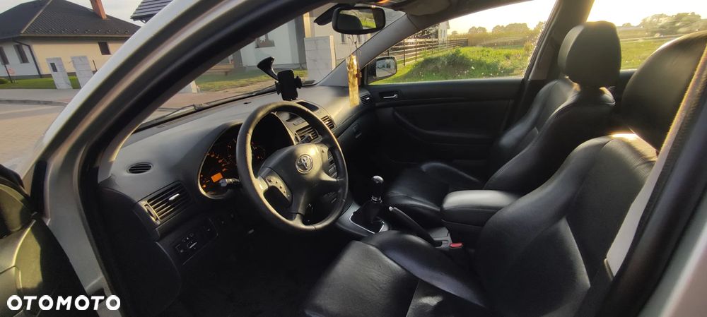 Toyota Avensis 2003 photo 5