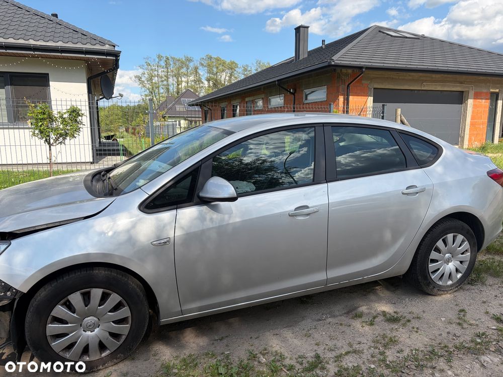 Opel Astra 1.6 EU6 - 1