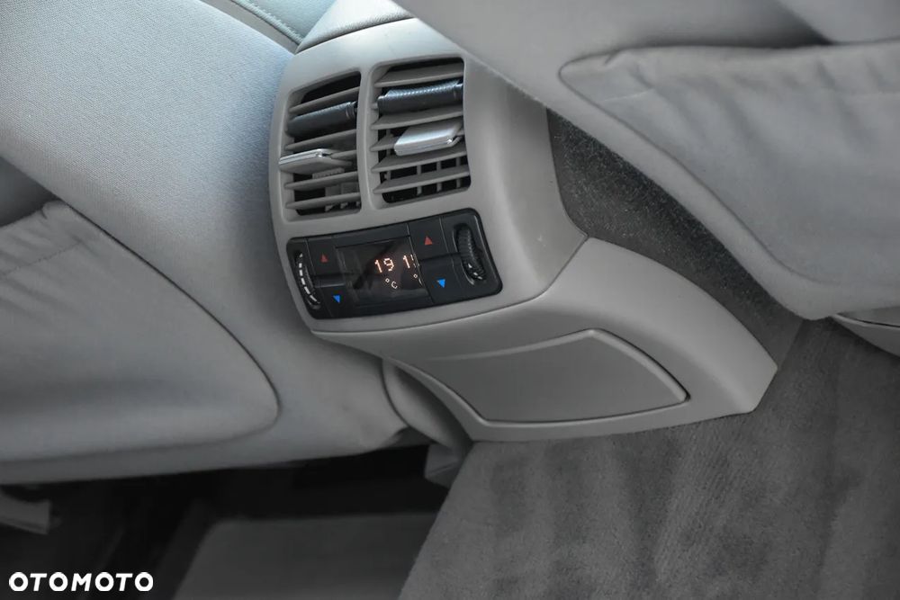 Mercedes-Benz Klasa E 500 4-Matic Avantgarde - 34