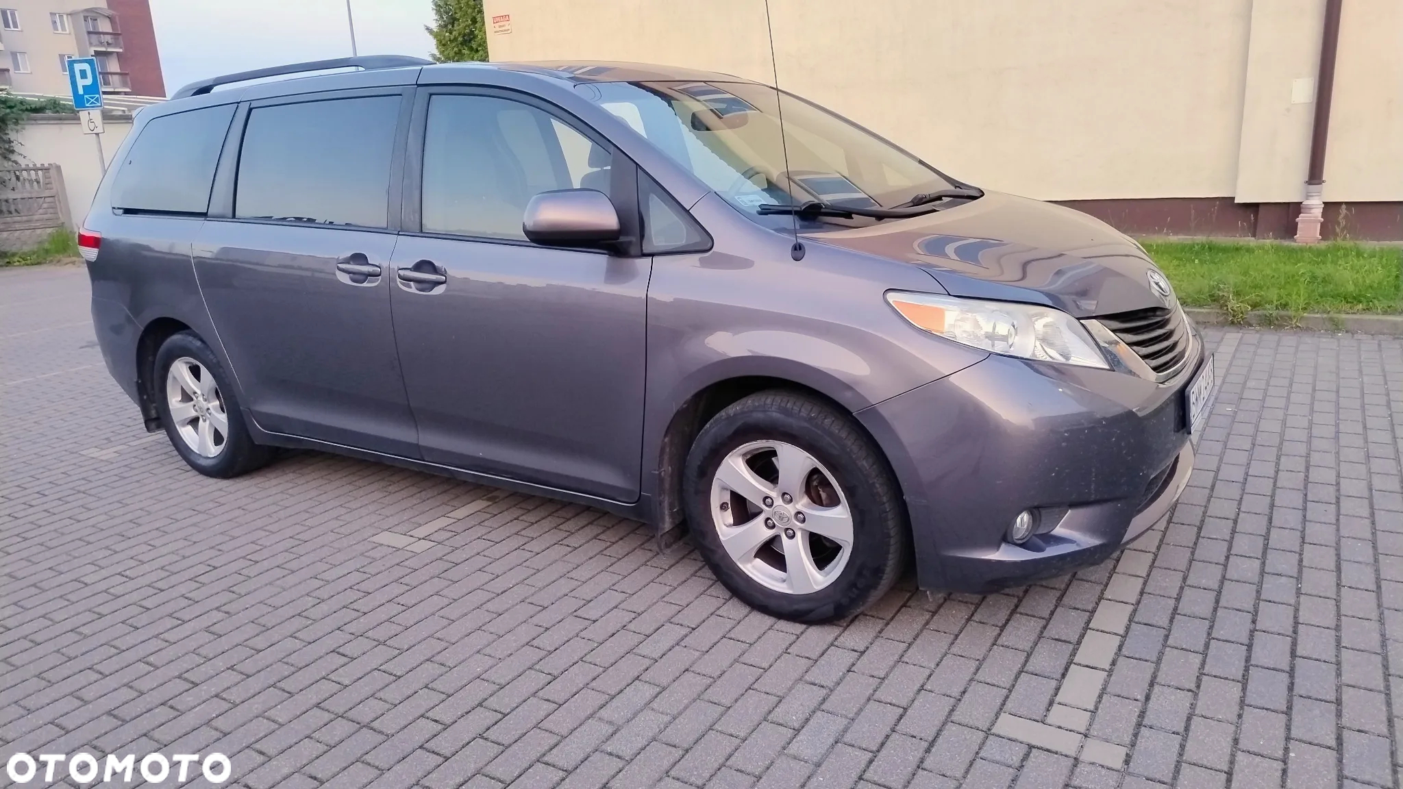 Toyota Sienna 3.5 V6 - 10