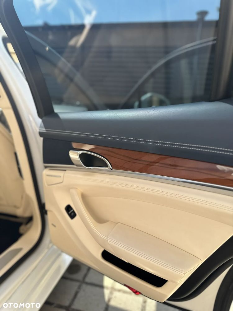Porsche Panamera Turbo PDK - 25
