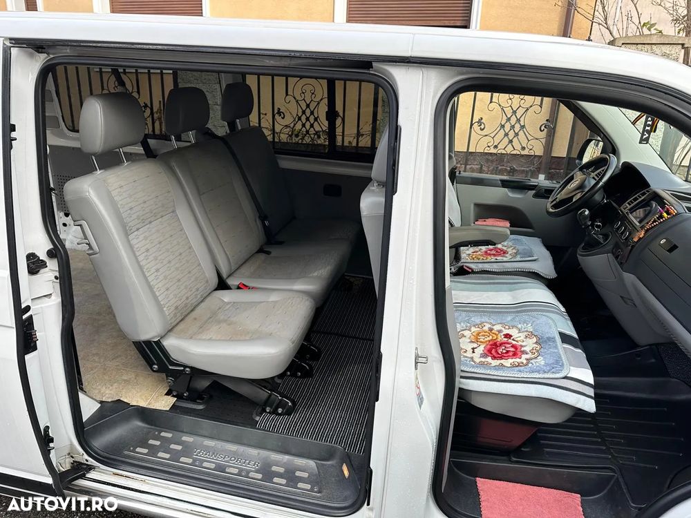 Volkswagen Caravelle - 8