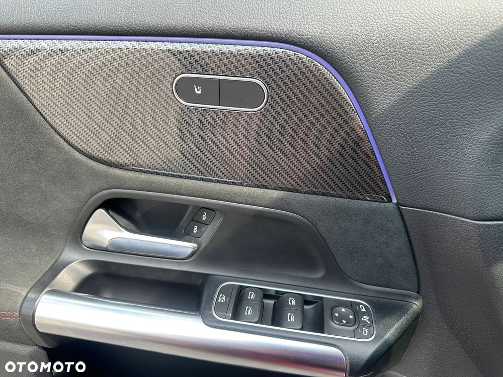 Mercedes-Benz GLA 200 d AMG Line - 13