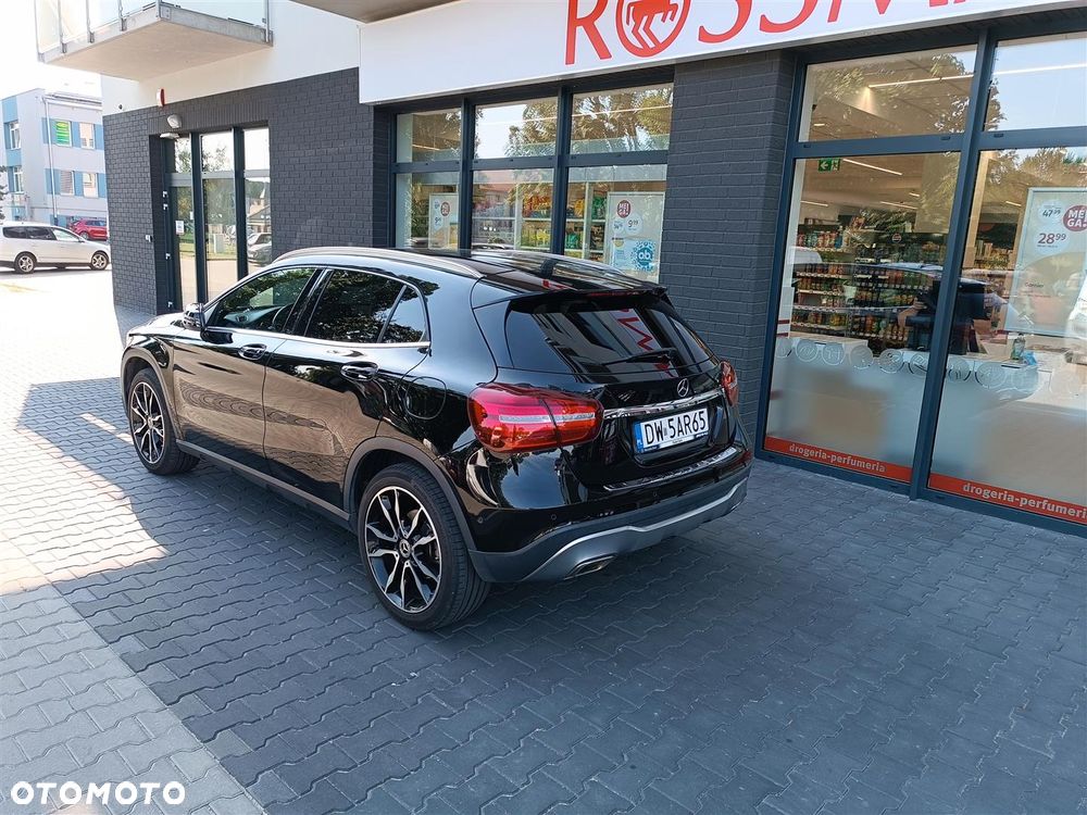 Mercedes-Benz GLA 200 7G-DCT - 10