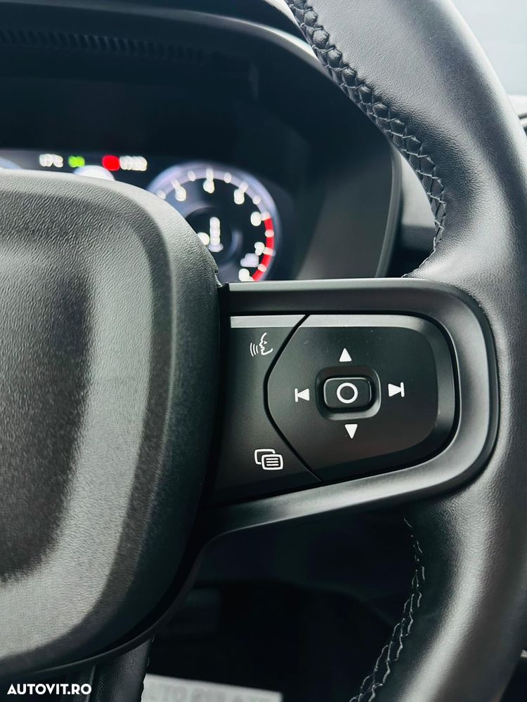 Volvo XC 40 T2 AT8 Momentum - 32