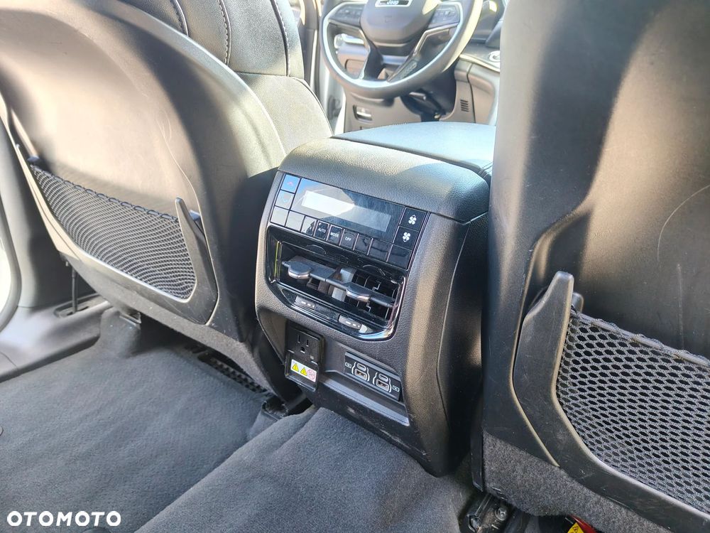 Jeep Grand Cherokee - 36