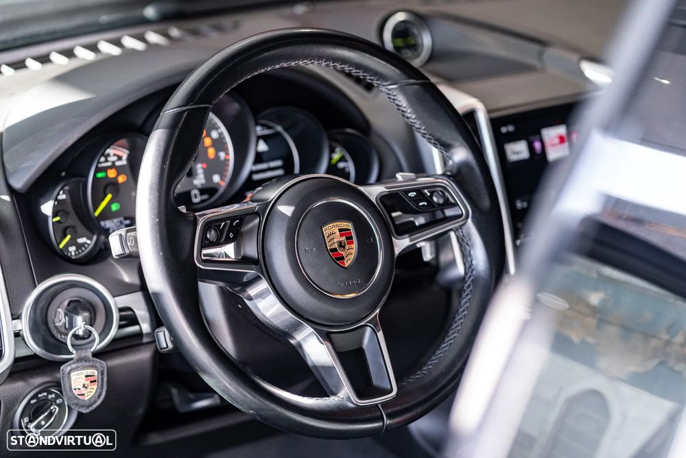 Porsche Cayenne S E-Hybrid - 10