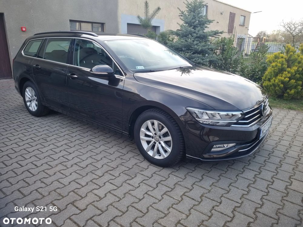 Volkswagen Passat - 1