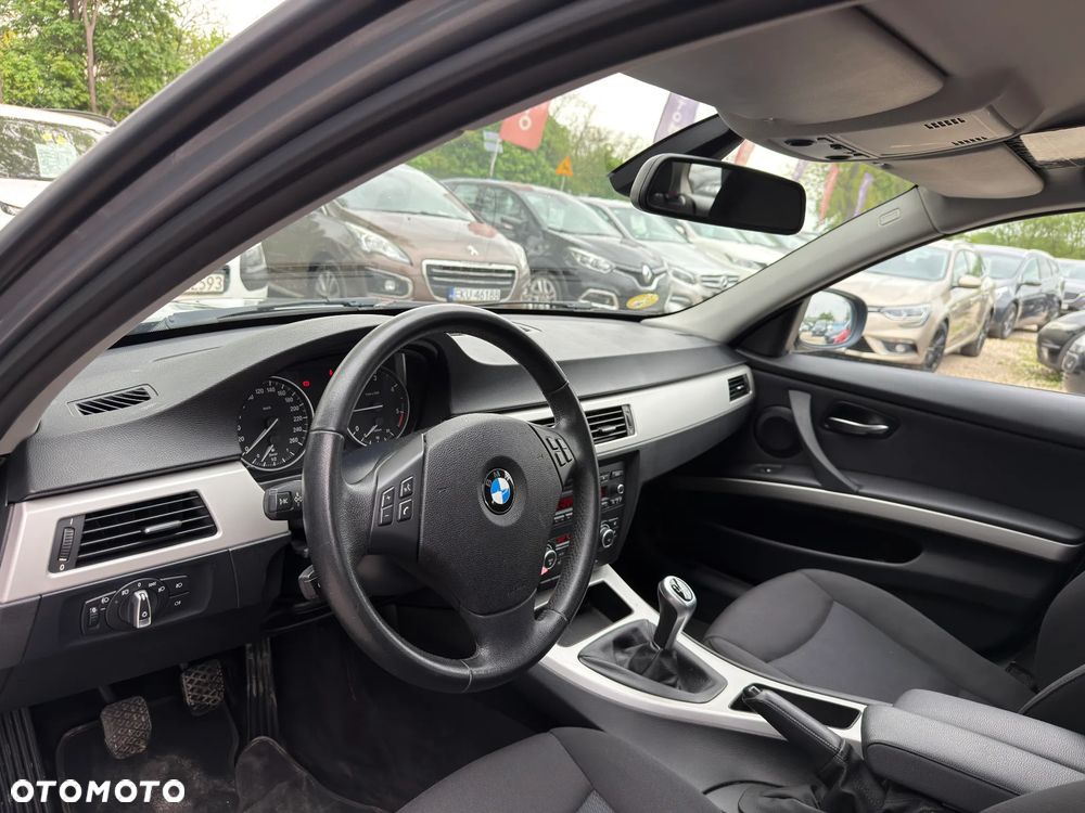 BMW Seria 3 318d - 22