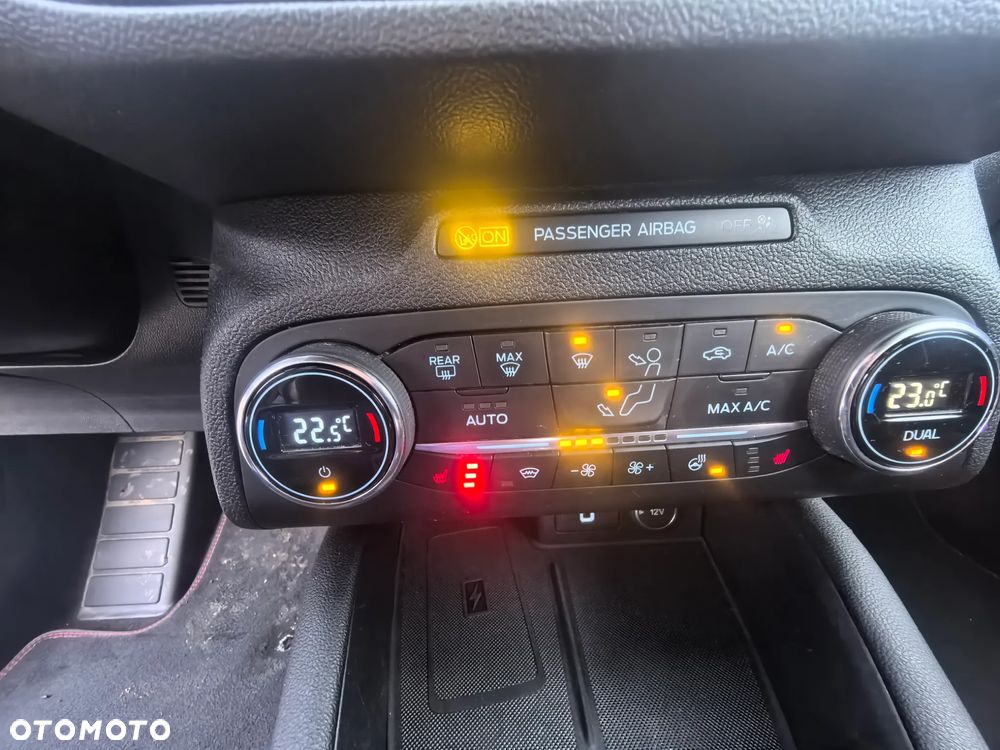 Ford Focus 1.0 EcoBoost Start-Stopp-System ST-LINE STYLE - 25