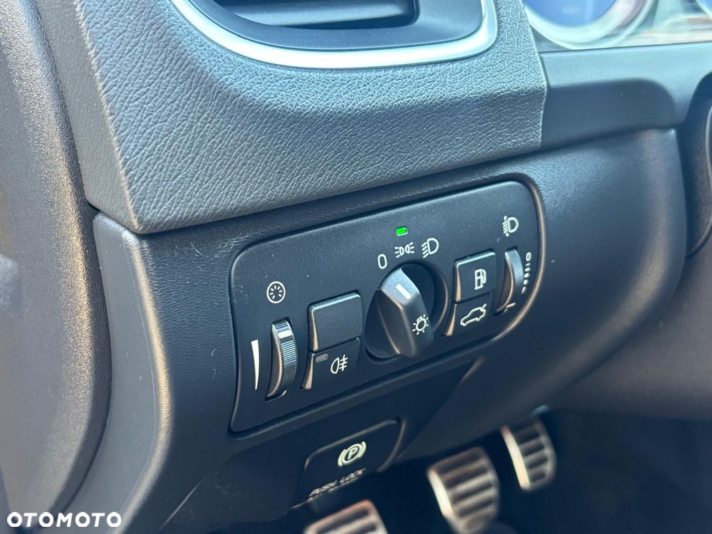 Volvo V60 D3 R-Design - 22