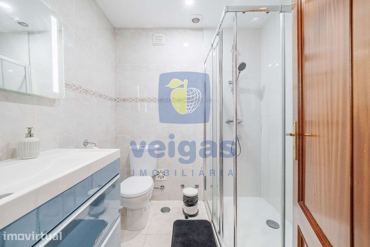 Apartamento T2 como novo, equipado e mobilado em Fitares - Grande imagem: 3/45
