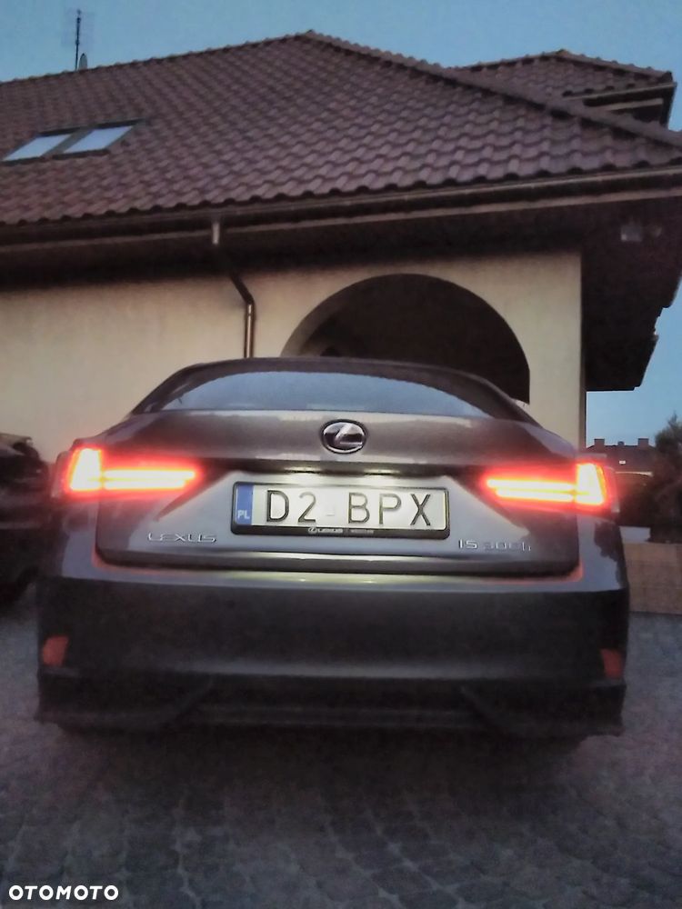 Lexus IS 300h Prestige - 19