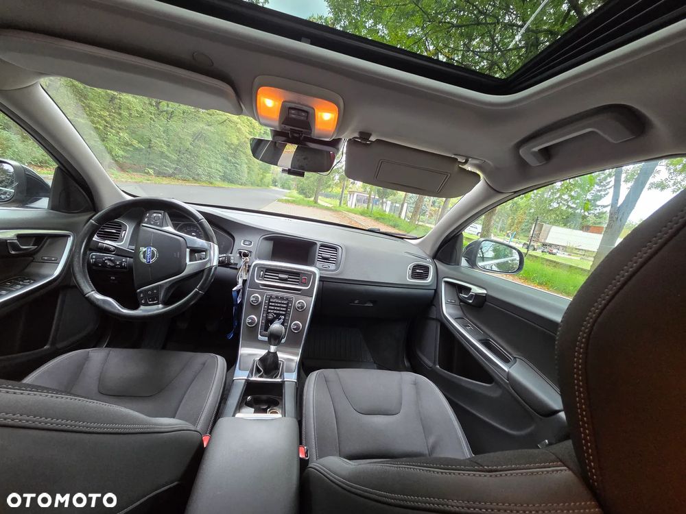 Volvo V60 D2 Momentum - 16