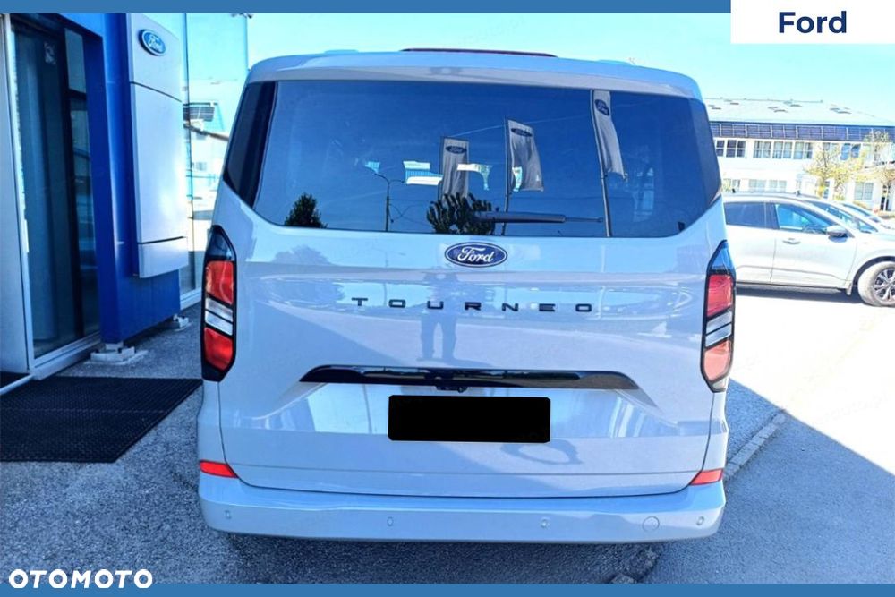 Ford Tourneo Custom - 5