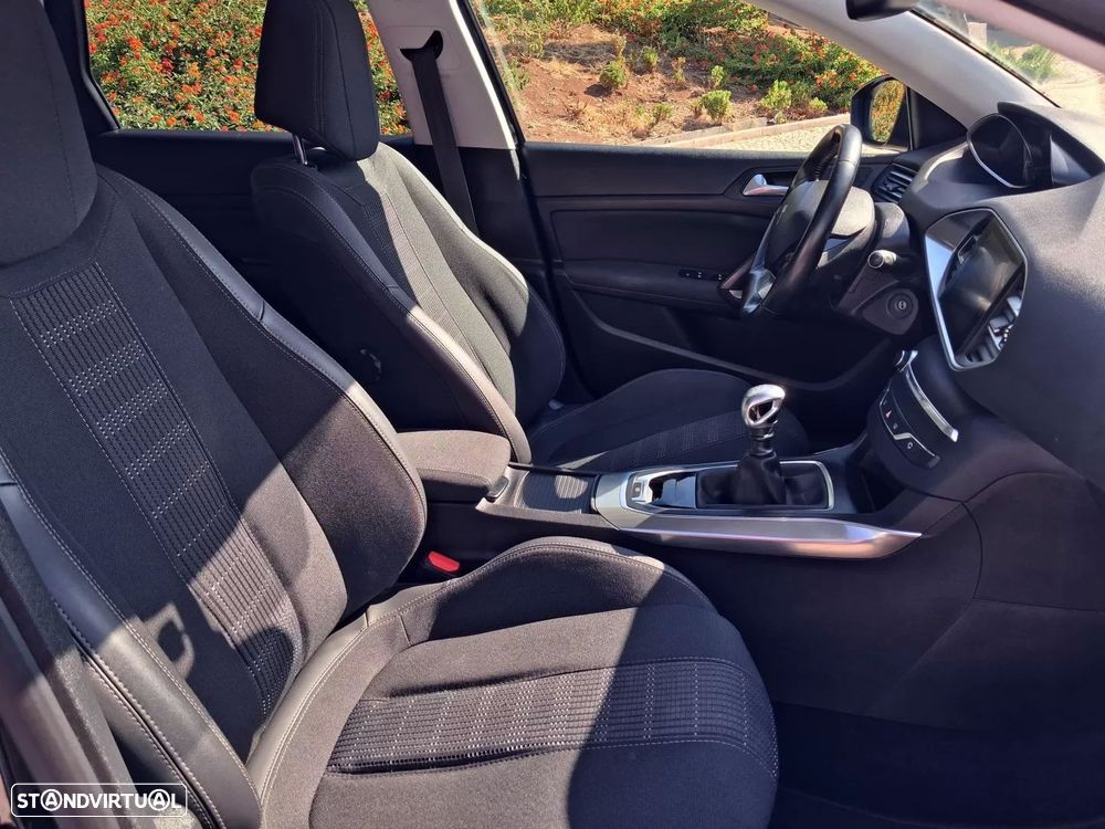Peugeot 308 SW 1.2 PureTech Allure Pack - 26