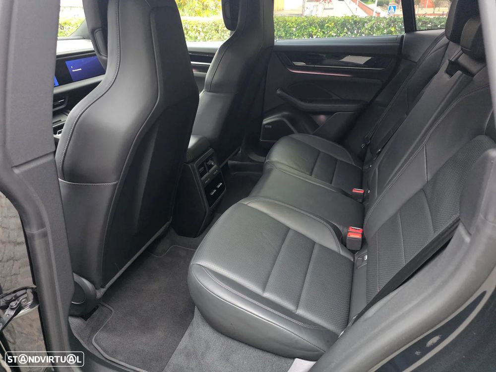 Porsche Macan Electric 4 - 6