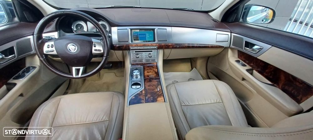 Jaguar XF 2.7 D V6 Premium Luxury - 9