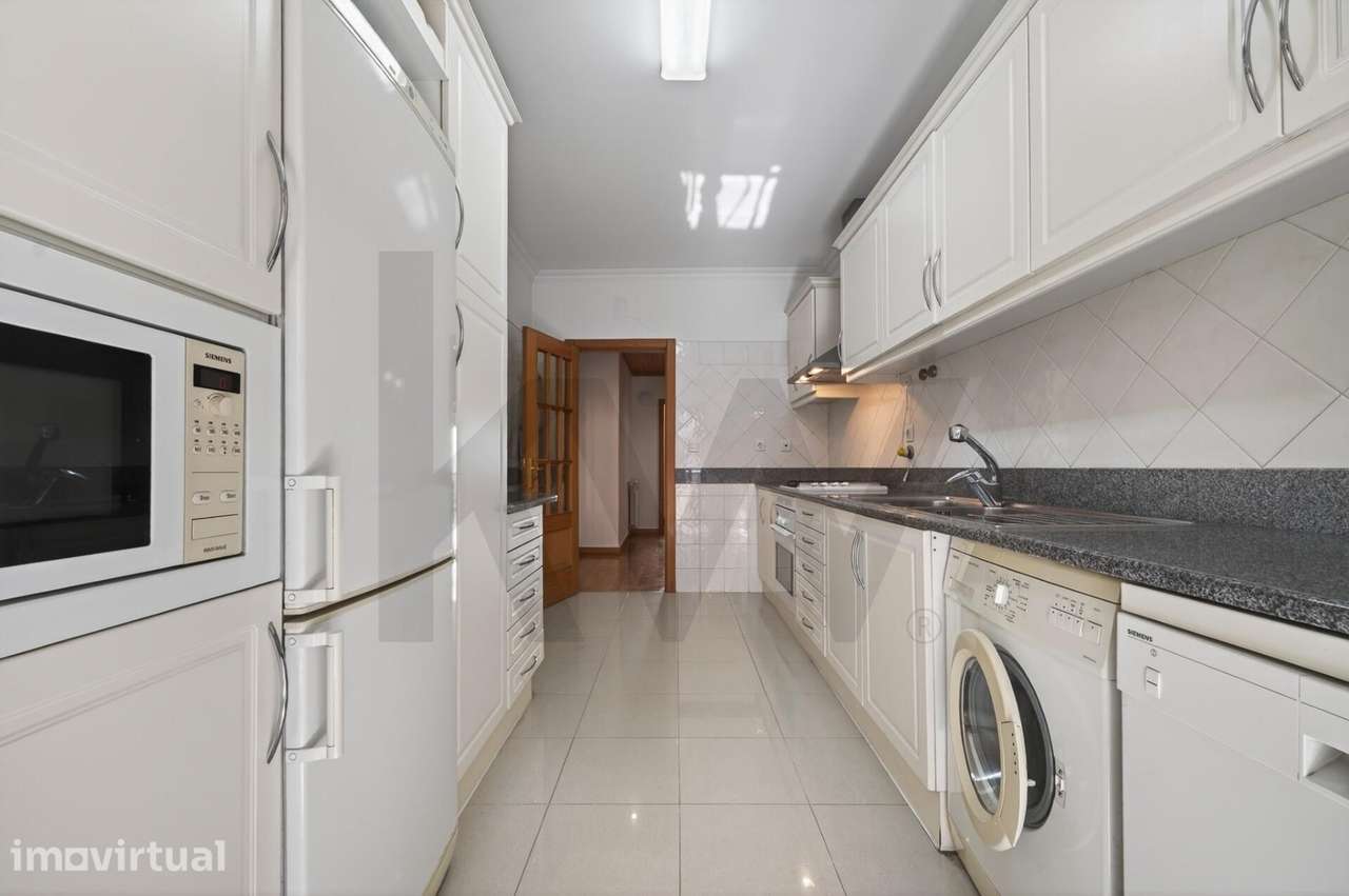 Apartamento T3 com Varandas, Lugares de Estacionamento e Vista Mar em - Grande imagem: 4/29