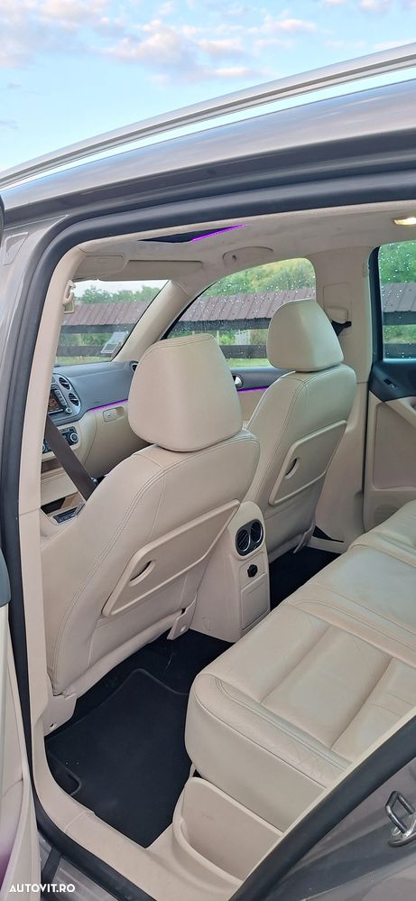 Volkswagen Tiguan 2.0 TDI DPF BlueMotion Technology Sport & Style - 16