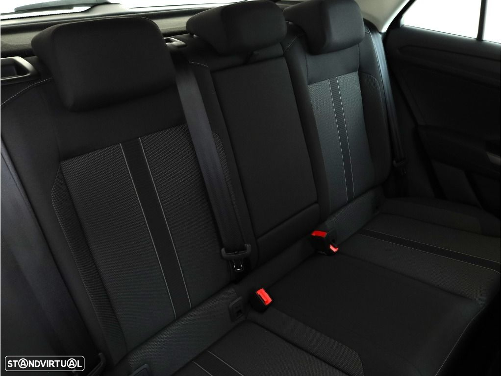 VW T-Roc 1.5 TSI Urban DSG - 15