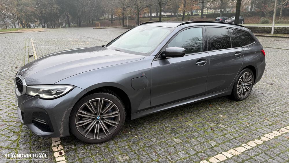 BMW 330 e Touring Pack Desportivo M Auto - 1