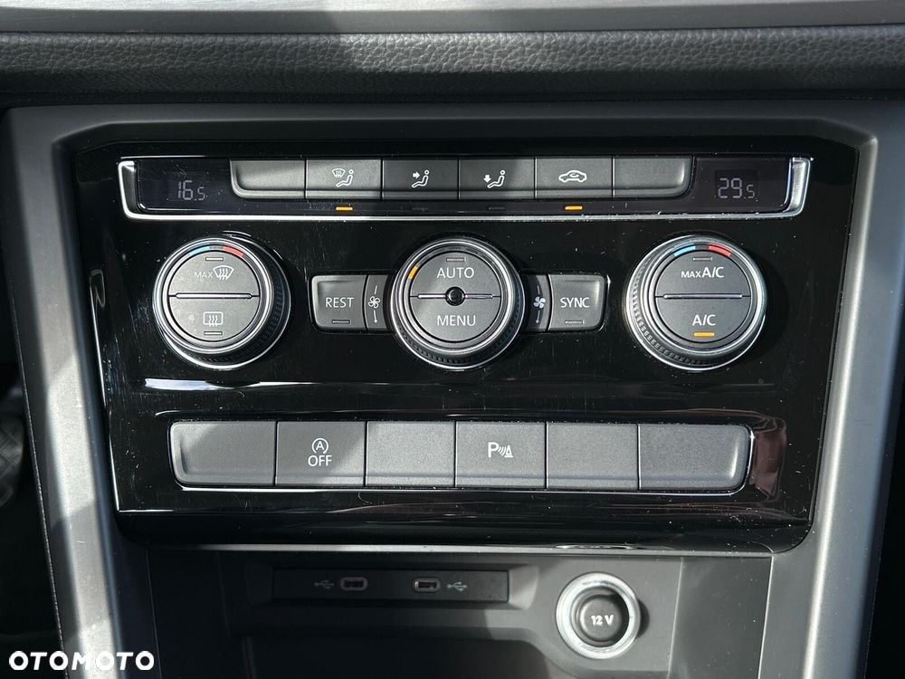 Volkswagen Touran 1.5 TSI EVO Comfortline - 27