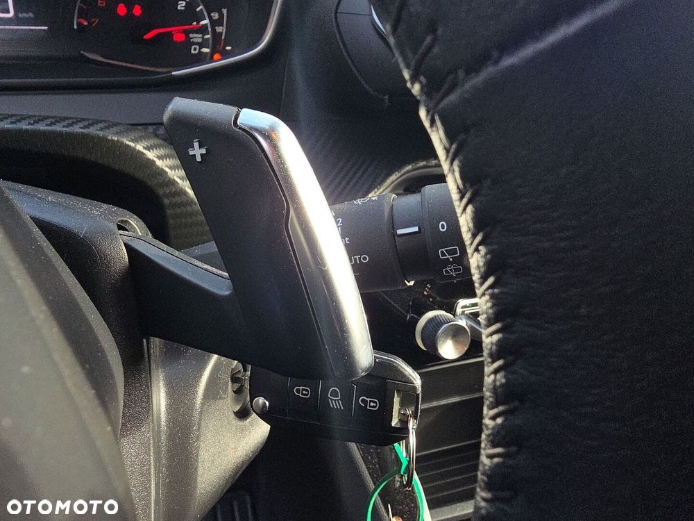Peugeot 2008 1.2 PureTech GT Line S&S EAT8 - 29