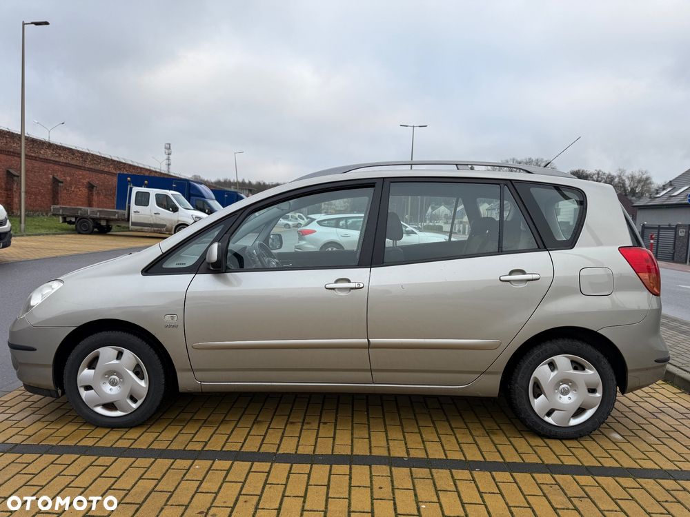 Toyota Corolla Verso 1.6 - 8