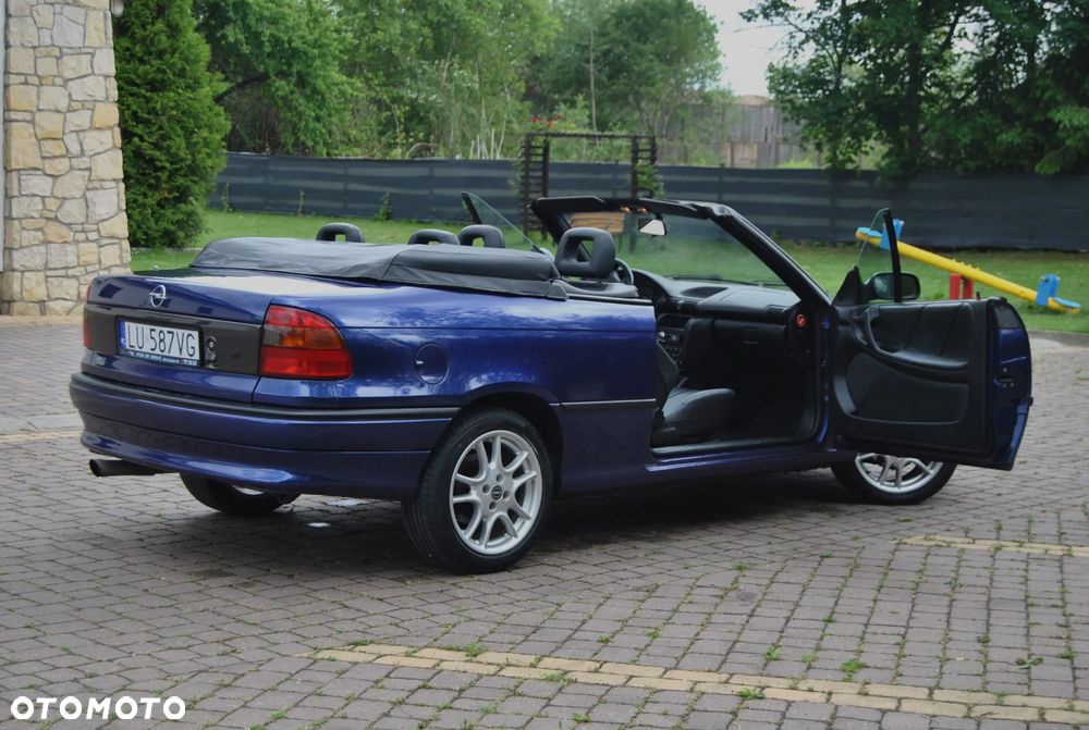 Opel Astra 1.8 Bertone - 24