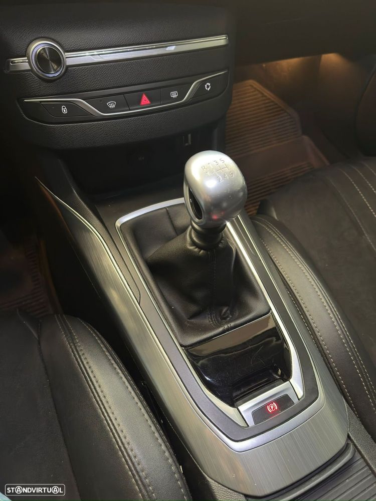 Peugeot 308 SW 1.2 PureTech Allure Pack - 11