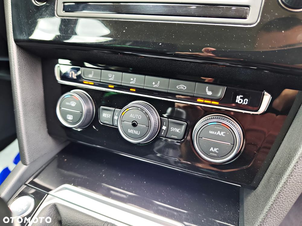 Volkswagen Passat - 31