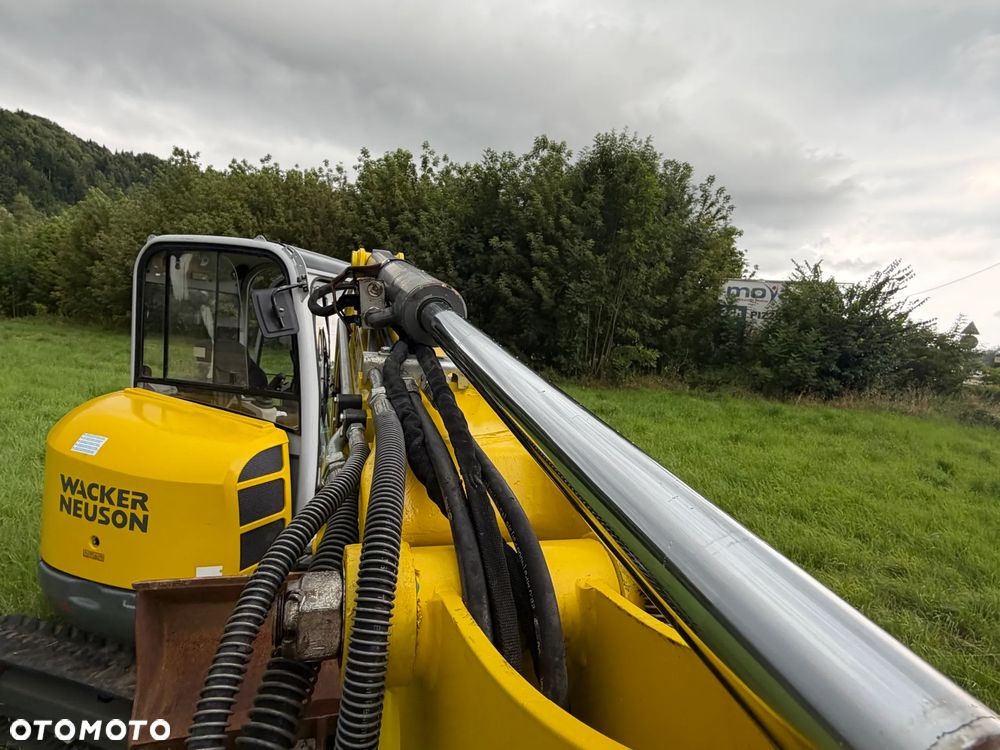 Wacker Neuson EZ38 koparka Gąsienicowa 4 tony. 2018 rok. Maszyna jak nowa 1600mtg.  Aktualna DEKRA BMWT 2026r. dodatkowa linia Hydrauliczna. Zamki na tłokach. Szybko-złącze Hydrauliczne. zmiana łyżek bez wychodzenia z Kabiny! Ani deka luzów wycieków. Okazja! 2 łyżki Oryginalne skandynawskiego typu. Yanmar silnik. Maszyna z Norwegii z Gospodarstwa Aktualna Dokumentacja! ani deka luzów i wycieków! OKAZJA Linia Hydr. Plus. Długie ramię PLUS. Oświetlenie LED. Gąski bardzo ładne. Wielka Okazja! Pełne sterowanie z dżojstików!! - 21