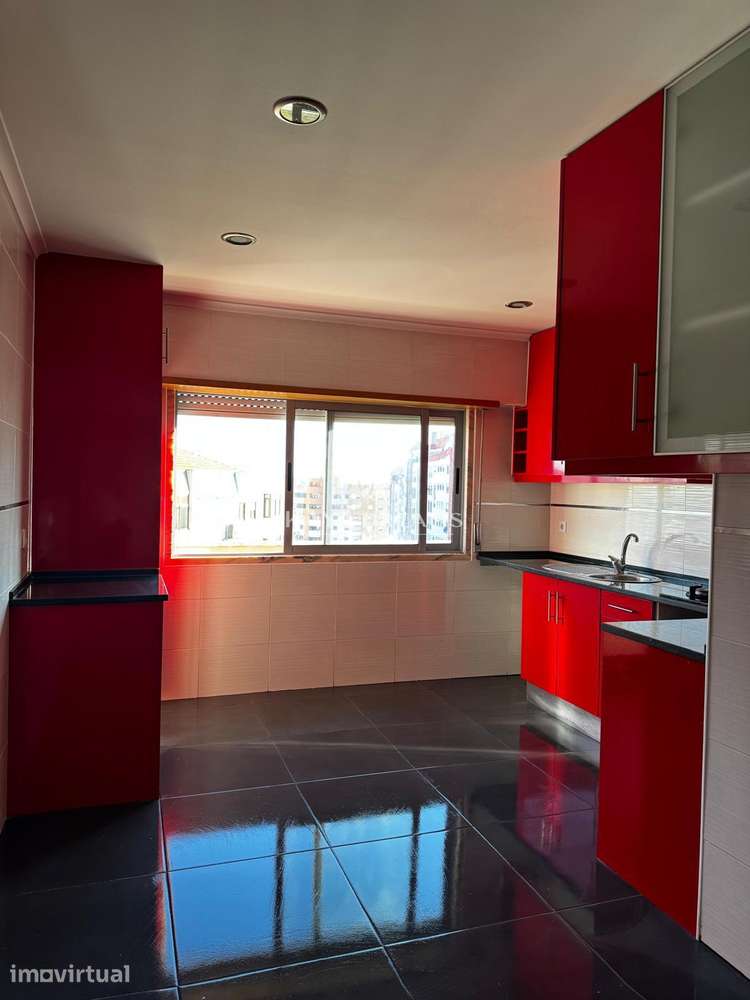 T3 a 5 min a pé para o Metro de Odivelas, Urbanização Quinta Nova,... - Grande imagem: 2/9