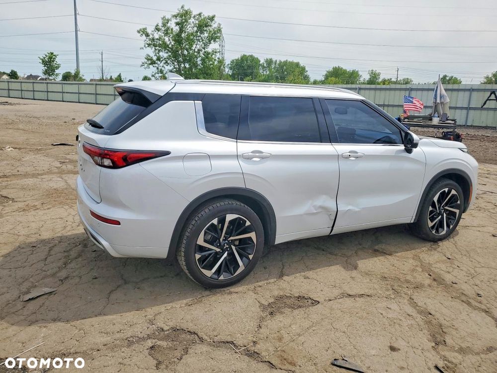 Mitsubishi Outlander - 4