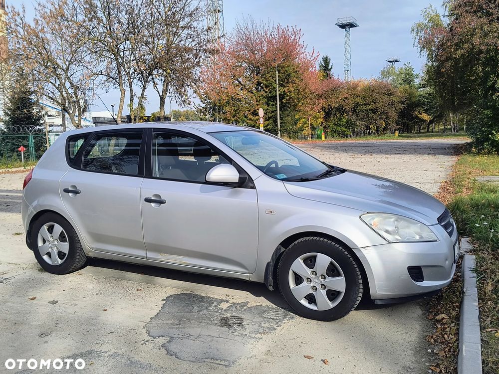 Kia Ceed - 4