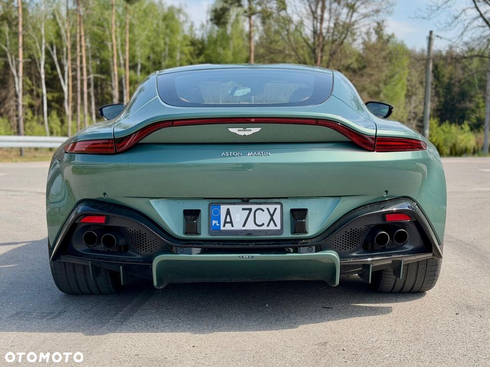 Aston Martin Vantage - 5
