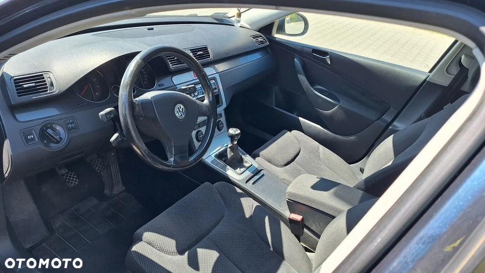 Volkswagen Passat 2.0 FSI Comfortline - 4