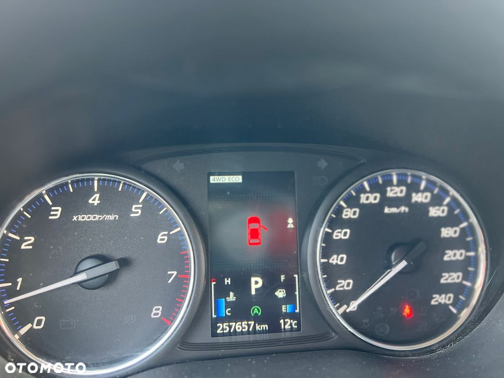 Mitsubishi Outlander 2.0 Intense 2WD CVT - 11