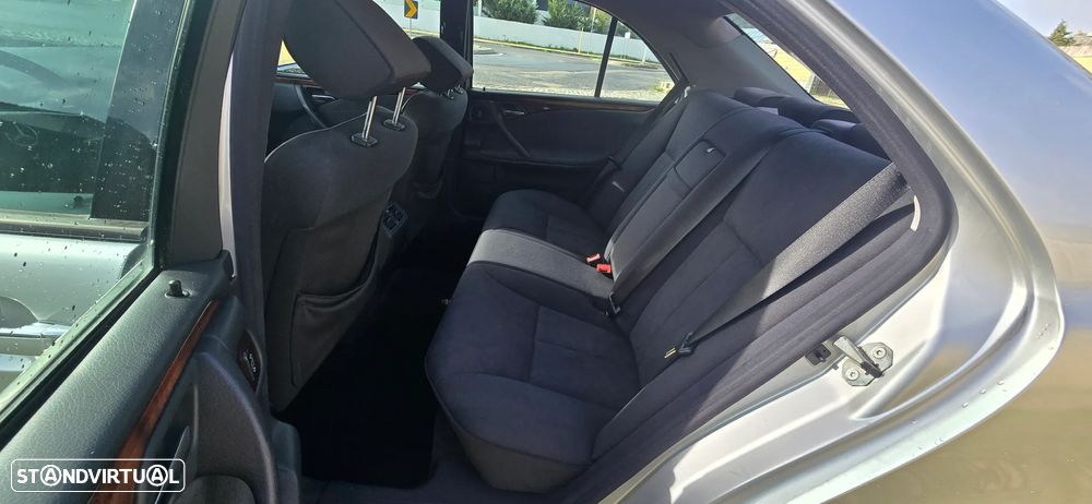 Mercedes-Benz E 220 - 11