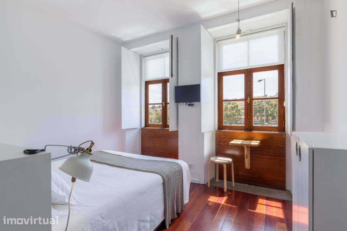 Apartamento com 3 quartos - localizado em São Nicolau Porto - Grande imagem: 3/23