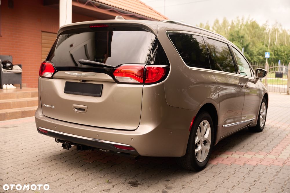 Chrysler Pacifica - 18