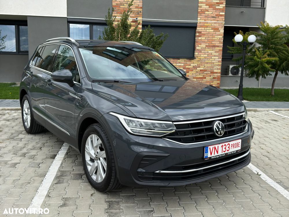 Volkswagen Tiguan - 1