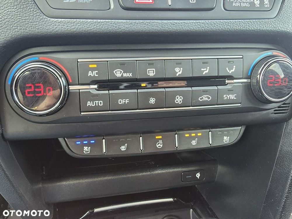 Kia Ceed - 36