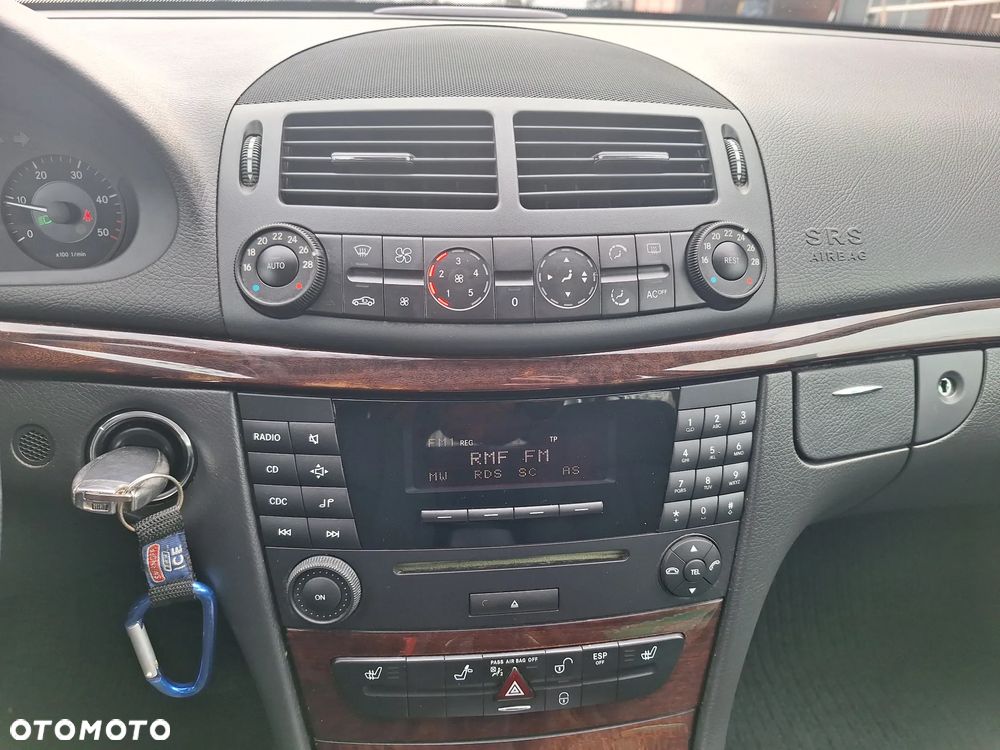 Mercedes-Benz Klasa E 220 CDI Classic DPF - 24