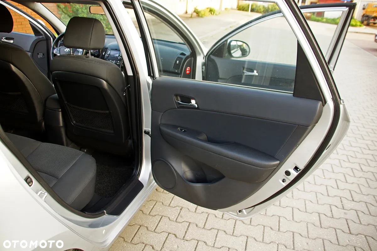 Hyundai i30 1.6 CRDi Premium - 17