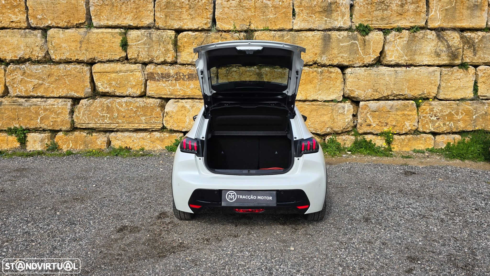 Peugeot e-208 GT - 57