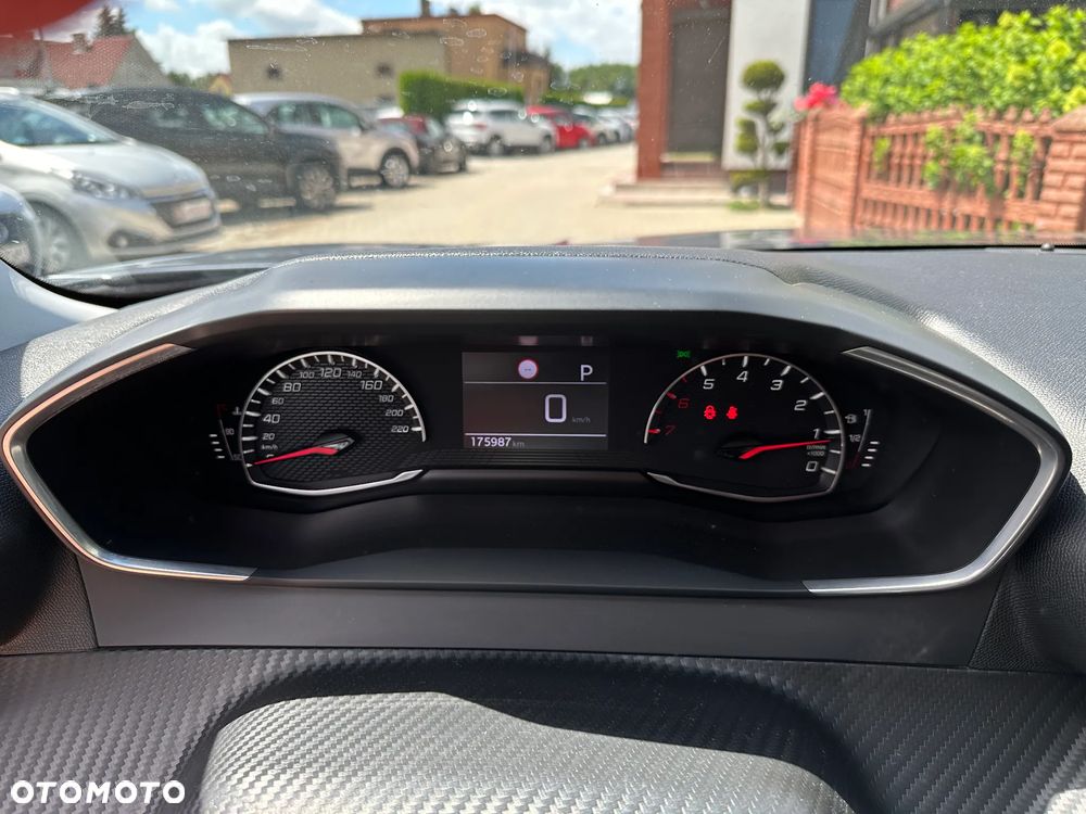 Peugeot 2008 - 12