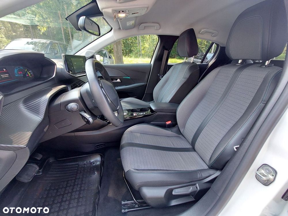 Peugeot 208 - 12