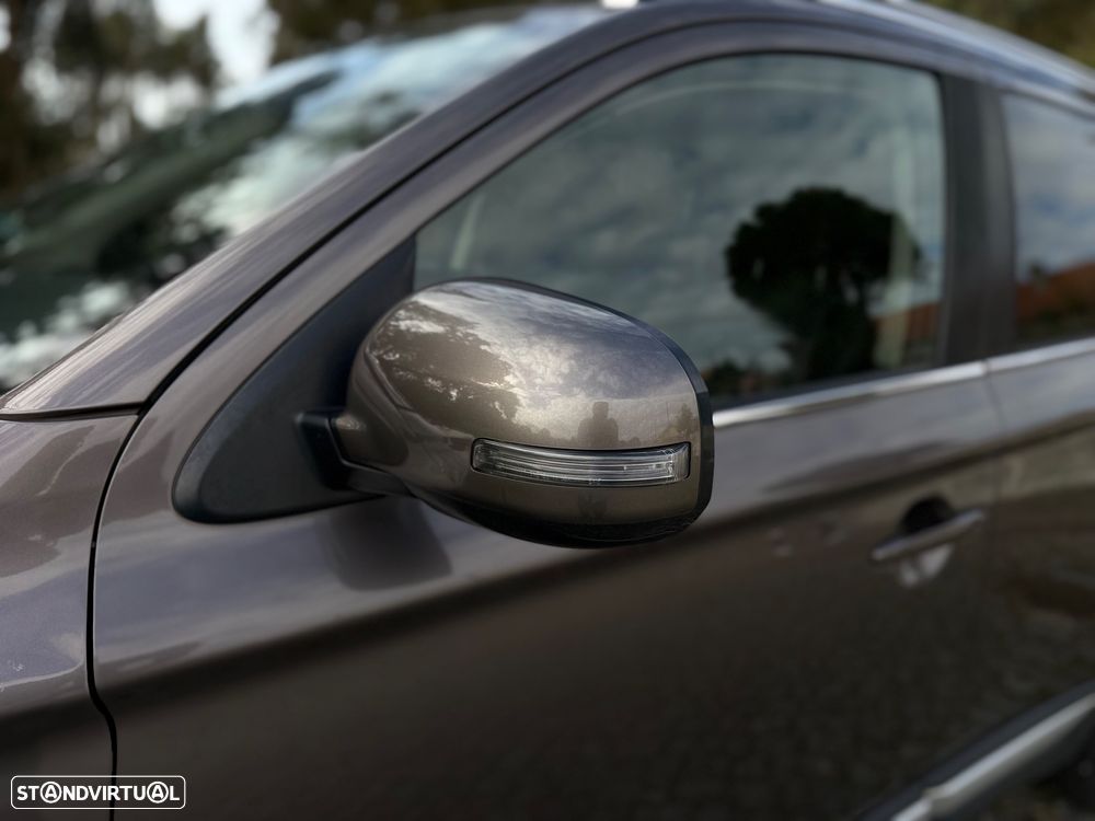 Mitsubishi Outlander 2.2 DI-D 4WD Intense - 4